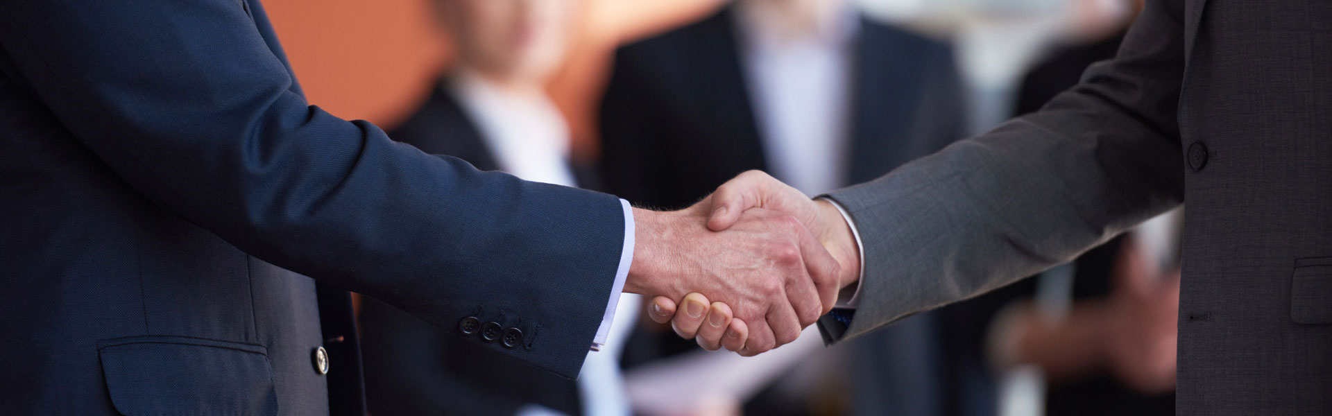 Зв’яжіться з нами